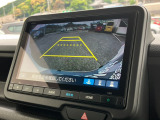 バックモニター装備。画面にて後方の確認が行えるので、バック駐車や車庫入れの際には重宝します。車の運転に慣れない方でも安心のガイドライン表示機能付。