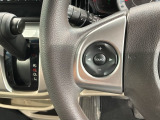 ステアリングにオーディオ操作スイッチが付いています。オーディオ画面に直接タッチしなくても操作が出来ますので、運転に集中できます。