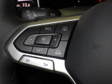 Travel Assist。設定した速度を上限に自動で加減速し、一定の車間距離,およ走行レーンを保つことでロングドライブの疲労を軽減します。