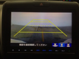 【バックカメラ】運転が苦手な方も車庫入れラクラクです!ギアをリバースに入れれば自動的に切り換わりますので、面倒な操作は不要です♪狭い駐車場もお車を傷つけず安心ですね!