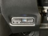 ハンドルの左下にETCがついています。高速道路の料金所の通過も楽々です。 カードの取り出しもしやすい場所についています。