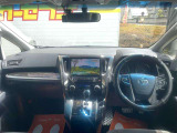 運転廻りの画像です!操作スイッチ類もキレイな状態です。専門スタッフが内外装を清掃・きめ細かい箇所までクリーニングしています。