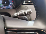 【パドルシフト】スポーツカーにある装備でステアリングから手を放すことなくシフトチェンジが可能な人気快適機能になります。