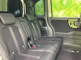 運転席側後部座席
