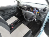 シンプルで使いやすいデザインの運転席です。