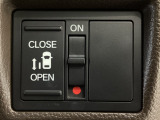 【パワースライドドア】助手席側がパワースライドドアになっており、運転席のスイッチやスマートキーでも開閉が可能です!開口部も広いので乗り降りも楽々♪