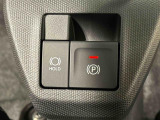 指先だけで簡単に操作が可能な電動パーキングブレーキを採用。「HOLD」スイッチを押すと、渋滞や信号待ちなどでブレーキペダルから足を離しても、ブレーキを保持するので安心です