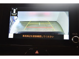 バックモニター付き。車両後方の映像が画面に表示されるので、車庫入れが苦手な人も安心です。ただし、目視確認もお忘れなくお願いいたします。