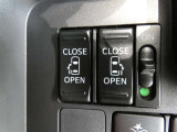 電動スライドドアのスイッチで車内からもスライドドアの開閉ができます。イージークローザー機能で半ドアになることも防止してくれます。