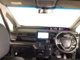 【前方視界】開放的な前方視界!運転がしやすく疲れにくいです♪窓が大きく、見通しがとっても良いおクルマですよ♪