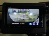 バックカメラの画像です。ガイドラインがスムースな車庫入れをサポートいたします。車庫入れの安心感がアップしますね。