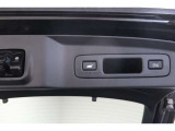 ☆電動リアゲート☆荷物で両手が塞がっていてもワンタッチボタンでリアテールゲートを自動で開閉できます。