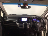 【前方視界】開放的な前方視界!運転がしやすく疲れにくいです♪窓が大きく、見通しがとっても良いおクルマですよ♪