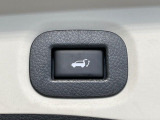 【パワーバックドア】スマートキーや運転席のボタンを押すだけでリアゲートが自動で開閉します!荷物を持っている時や、高い位置にあるバックドアを閉める際に便利な機能です♪