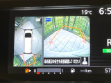 【アラウンドビューモニター】専用のカメラにより、上から見下ろしたような視点で360度クルマの周囲を確認することができます☆死角部分も確認しやすく、狭い場所での切り返しや駐車もスムーズに行えます。