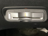 ETCがついています。高速道路の料金所の通過も楽々です。 カードの取り出しもしやすい場所についています。