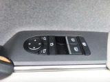 運転席のパワーウインドースイッチ部です。よく触れる場所だからこそ、使用状態があらわれますよね。ぜひこうした所もチェックしてください。