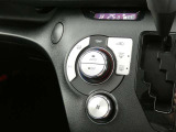 オートエアコンは、常にお好みの温度に調整ができ車内を快適な空間に保ってくれます。