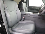 運転席の写真です!座り心地も良さそう、あなたのドライビングポジションをガッチリ支え、心地よい安心感で、ロングドライブもらくらく??