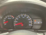 視認性に優れたメーターを採用しており、走行中でも車速や情報が分かりやすく表示されます。運転時の視線移動をむりのない範囲に抑え、快適で安心感のあるドライブをサポートします。