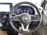 運転が楽しくなる明るく開放的な運転席まわりです。