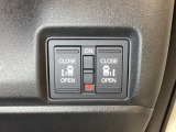 リアドアは乗り降りに便利な両側電動スライドドアです。また運転席に座っていながらスイッチ操作で自在にスライドドアを開け閉めできます。