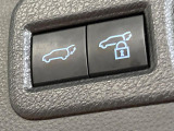 【パワーバックドア】スマートキーや運転席のボタンを押すだけでリアゲートが自動で開閉します!荷物を持っている時や、高い位置にあるバックドアを閉める際に便利な機能です♪