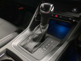 Audiのシフトレバーは、その車のトランスミッションに合わせて異なるデザインと機能を持っており、運転の楽しさと快適さを追求しています。