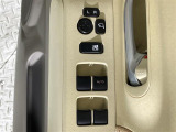 【パワーウインドウ】運転席のスイッチで、各席の窓ガラスの開閉ができます!あると便利ですよね!