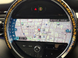 ●純正ナビ:一体感のあるナビは、高級感ある車内を演出してくれます。オーディオ機能も充実しておりますので、運転もより楽しめます♪