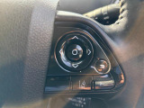 ステアリングには様々なスイッチが付いておりますので運転しながらの操作も楽ちんです!