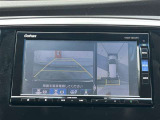 【マルチビューカメラシステムを搭載。】車を上からの見下ろした視点で駐車をサポートするグラウンドビュー表示があります。運転席から確認しにくい車両周囲の状況を確認できます。