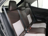 後席も十分な広さを確保していますので家族や友人とのロングドライブも快適です。
