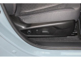 ツーリングではメーカーオプションである電動パワーシート!運転席にはランバーサポート付!ランバー調整により腰椎をしっかりと支えロングドライブ時の腰への負担を軽減する腰痛持ちにはうれしいシートです!