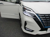 『LEDヘッドライト』通常のハロゲンライトに対して発光部分の発熱を抑えることで省電力につながる技術です。デザイン性も自由度が高いため、今後クルマのヘッドライトはLEDが主流になります☆
