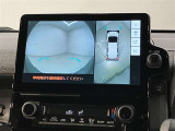 メーカーオプションの全周囲カメラ付き!狭い場所での駐車や車周辺を確認することが出来るので安心して駐車することができます★なんともう一つ・・・