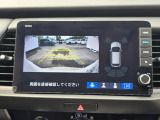 駐車時の安全確認をサポートするバックカメラも使用できます。インターナビで様々な情報を得ることもできます。
