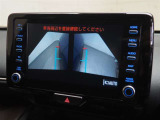 パノラミックビューモニター付きです。車両を上から見たような映像をディスプレイオーディオ画面に表示。運転席からの目視だけでは見にくい、車両周辺の状況をリアルタイムでしっかり確認できます。