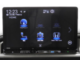 ナビの電話機能や各種設定に加え、Honda Total Careに対応。スマートフォンと連携し、緊急時サポートやメンテナンス情報の確認など、安心で便利なカーライフを支援します。