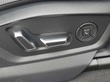 ●電動シート『車両の座席を電動で調整できます。ドライバーや乗客がボタンを押すことで、シートの前後、上下、背もたれの角度などを簡単に調整できます』個々の体型や好みに合わせた快適な座り心地を実現できます。
