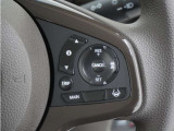 ◆アダプティブクルーズコントロール◆予め設定した車速内でクルマが自動的に加減速。前走車との適切な車間距離を維持しながら追従走行します。【LKAS】車線維持支援システムでステアリング操作を支援。