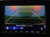 【バックカメラ】運転が苦手な方も車庫入れラクラクです!ギアをリバースに入れれば自動的に切り換わりますので、面倒な操作は不要です♪狭い駐車場もお車を傷つけず安心ですね!
