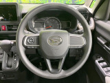 インテリアに合わせたデザインのステアリングは、運転される方のことも考え、運転しやすい形状、大きさです。是非一度、実際に触ってお確かめください。