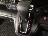 オートマチックシフトレバーは、手になじみ操作しやすい形状で安全運転にもつながります♪