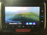 【バックカメラ】運転が苦手な方も車庫入れラクラクです!ギアをリバースに入れれば自動的に切り換わりますので、面倒な操作は不要です♪狭い駐車場もお車を傷つけず安心ですね!