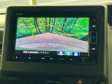 【バックカメラ】駐車時に後方がリアルタイム映像で確認できます。大型商業施設や立体駐車場での駐車時や、夜間のバック時に大活躍!運転スキルに関わらず、今や必須となった装備のひとつです!