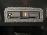 ハンドルの左下にETCがついています。高速道路の料金所の通過も楽々です。 カードの取り出しもしやすい場所についています。