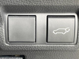 【パワーバックドア】スマートキーや運転席のボタンを押すだけでリアゲートが自動で開閉します!荷物を持っている時や、高い位置にあるバックドアを閉める際に便利な機能です♪