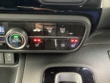 運転席/助手席シートヒーターで寒い日もすぐに温かくなり快適に過ごせます。2段階の温度調整が可能です