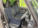 運転席シート廻りは使用感も少なく、良好な状態となっています。前オーナー様が丁寧に使っていたことがよくわかりますね。